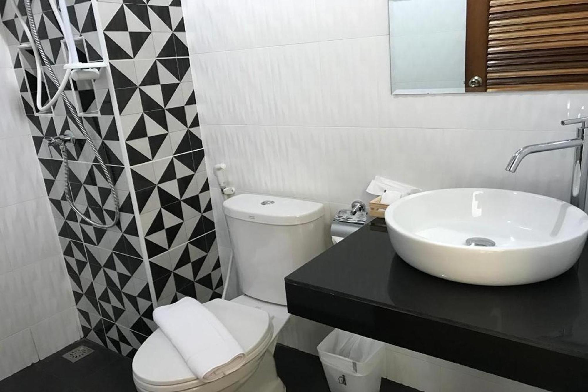 Snooze Inn Phuket - Free Shuttle To Bang Rong Pier Pa Khlok Ngoại thất bức ảnh